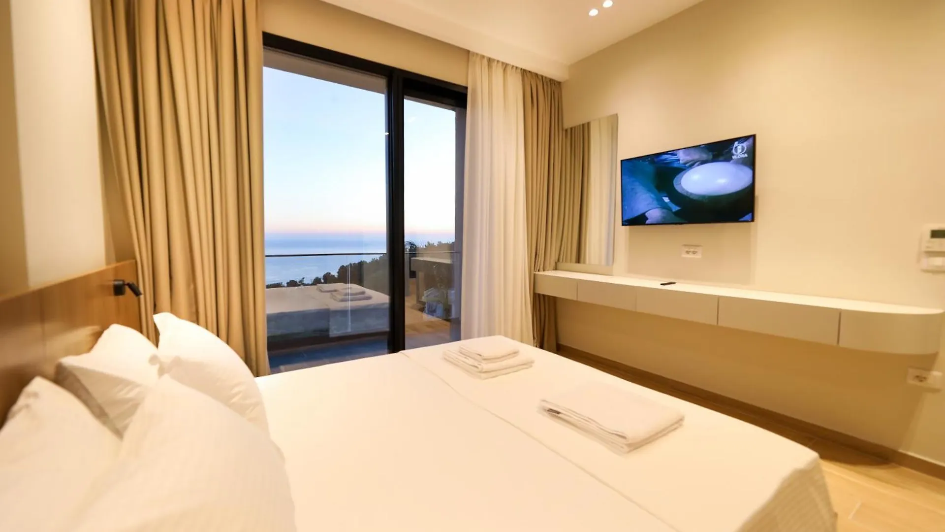 Aurum Hotel Palasë