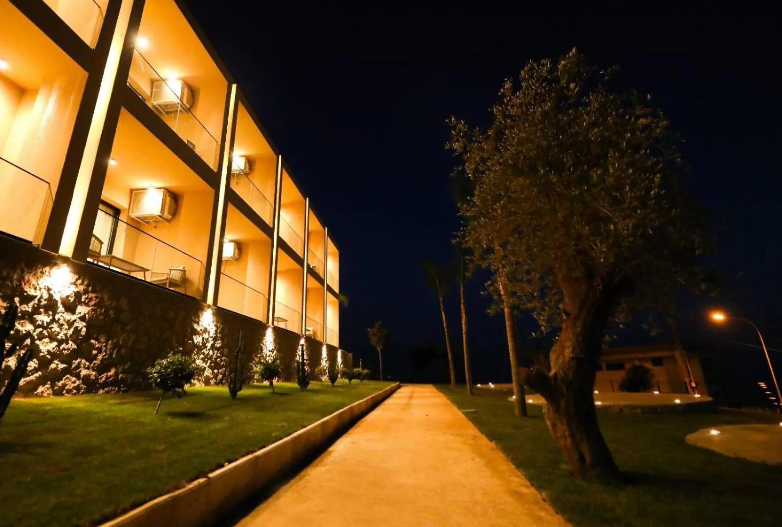 Aurum Hotel Palasë 0*,